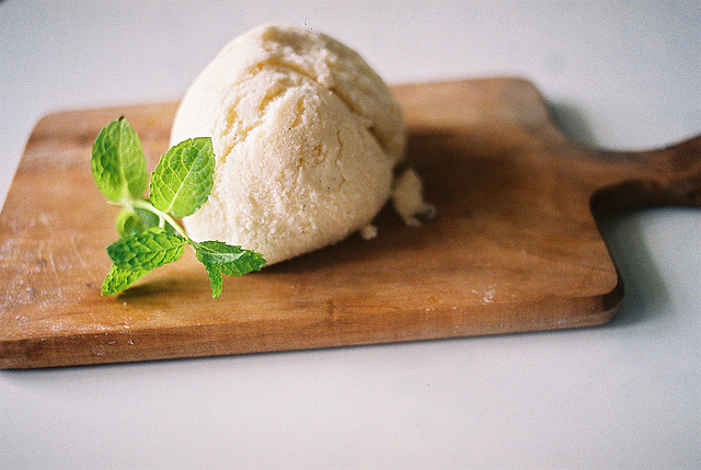 Mint Chocolate Ice Cream for Warm Summer Days with honey instead of sugar